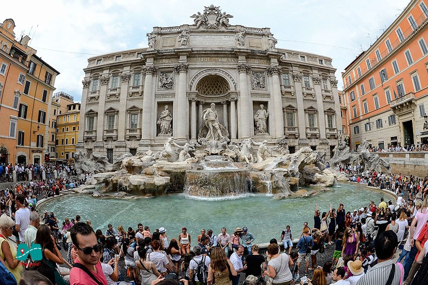 تماشای چشمه تروی (Trevi Fountain)، ایتالیا1