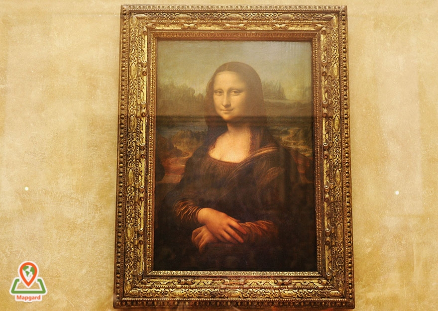 تماشای تابلوی مونالیزا در موزه لور (Louvre Museum)، پاریس، فرانسه