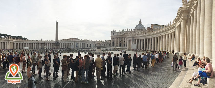 لذت بردن از میدان سینت پیتر (Saint Peter) قبل از ورود به باسیلیکا، واتیکان1