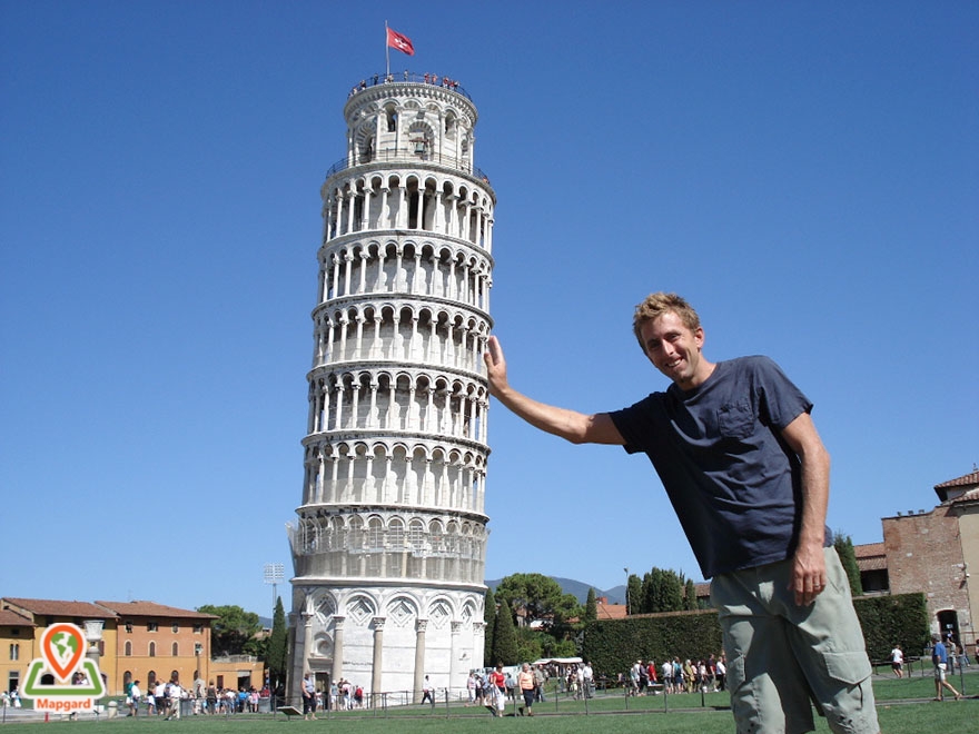 عکس گرفتن با برج پیزا در ایتالیا