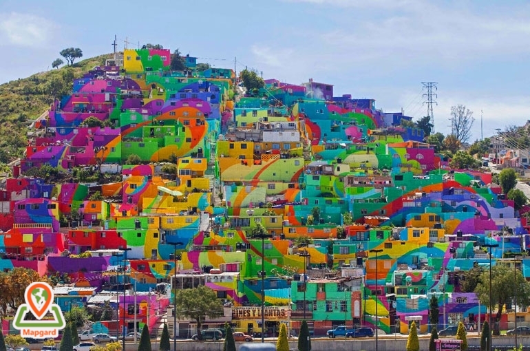 نقاشانی در مکزیک محله ای فقیر نشین را به یک نقاشی دیواری بزرگ تبدیل کردند