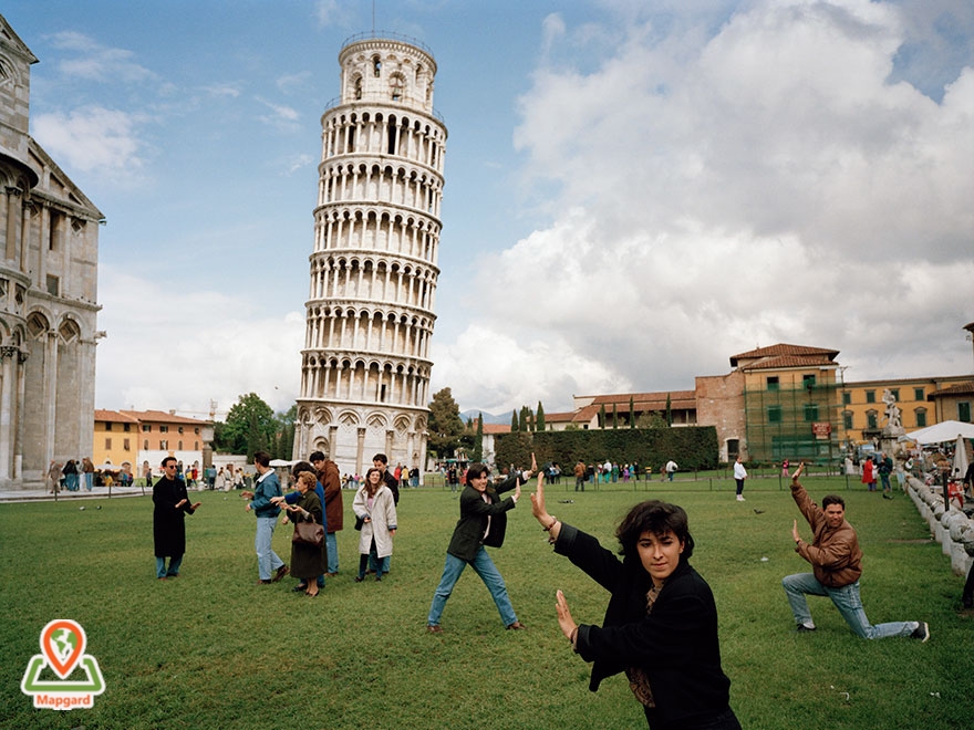 عکس گرفتن با برج پیزا در ایتالیا2-1