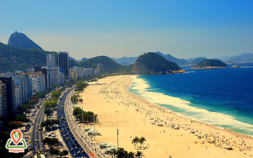 آفتاب گرفتن در ساحل معروف ریودجنیرو (Rio De Janeiro)، برزیل