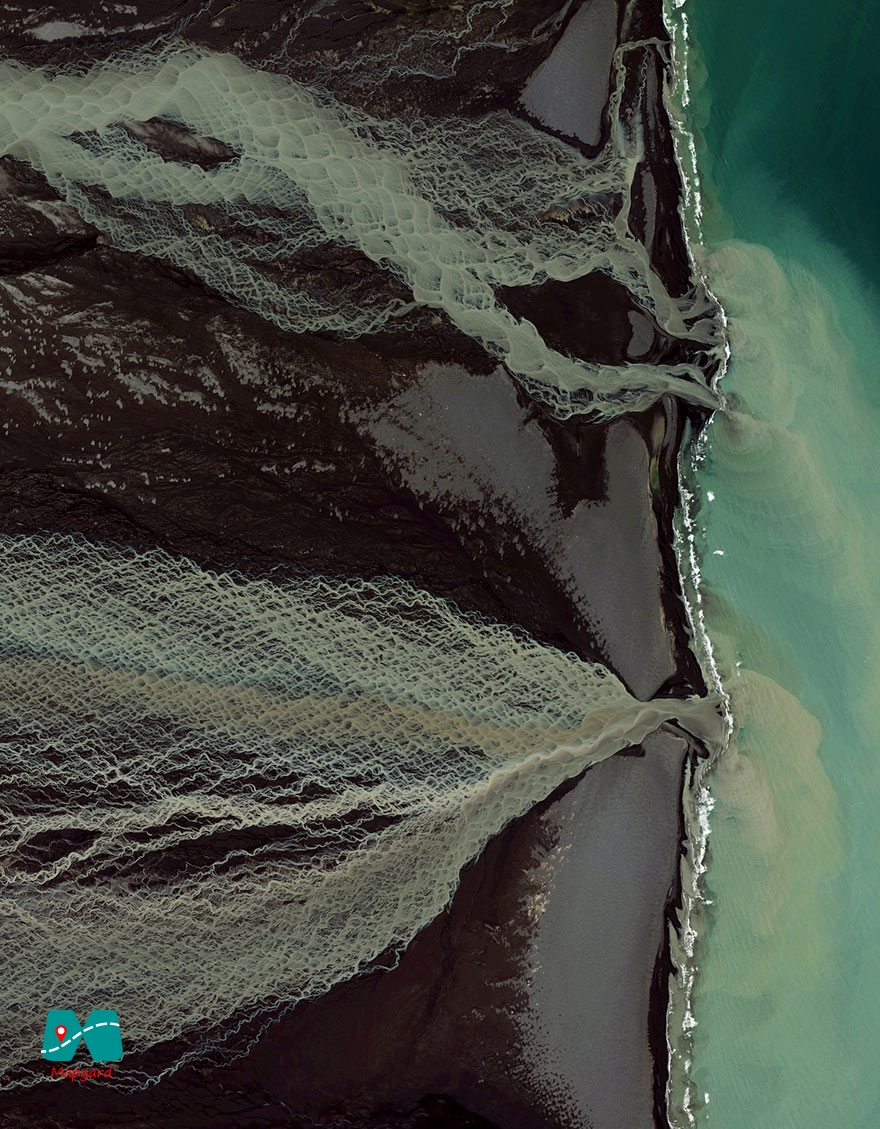 30) گداخت یخی، رودخانه اسکافتا، ایسلند (Glacial Melt, Skafta River, Iceland)