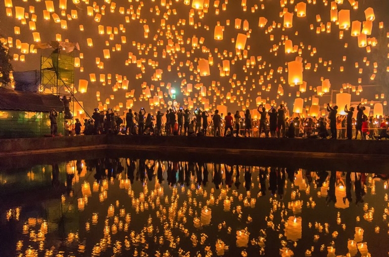 جشنواره فانوس یی پنگ (Yi Peng Lantern Festival) | تایلند (Thailand)