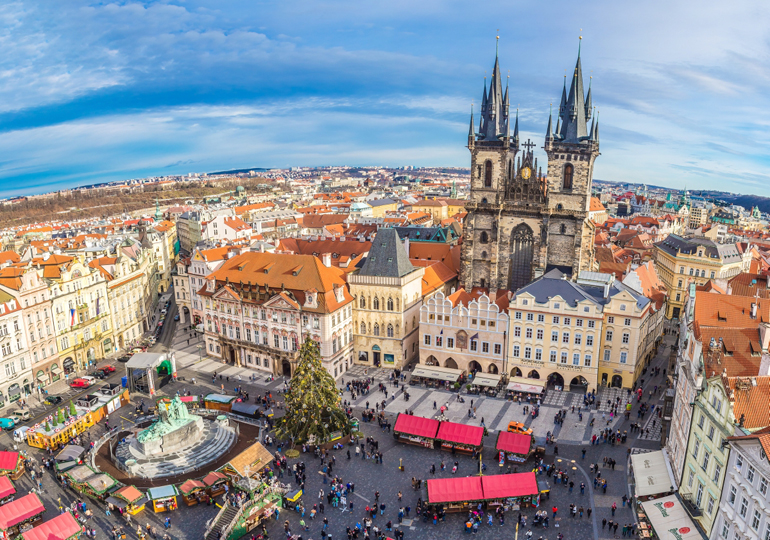 میدان قدیمی شهر پراگ (Prague) در جمهوری چک (Czech Republic)