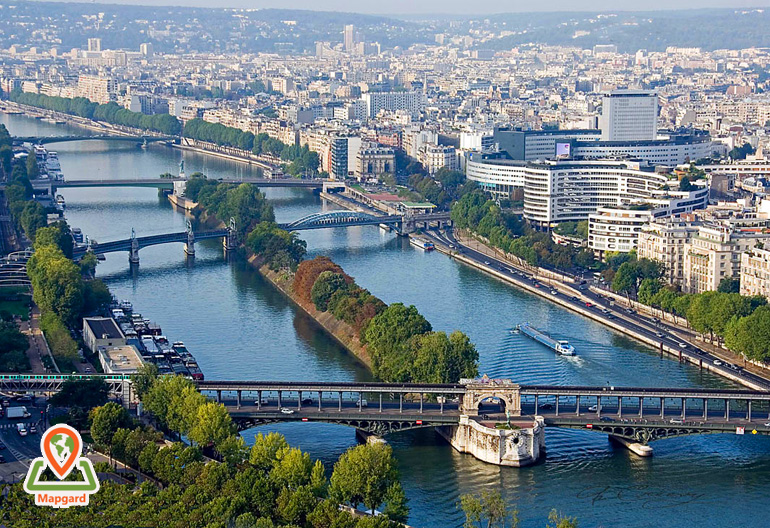 نمای رود سن (Seine River) از بالای برج ایفل