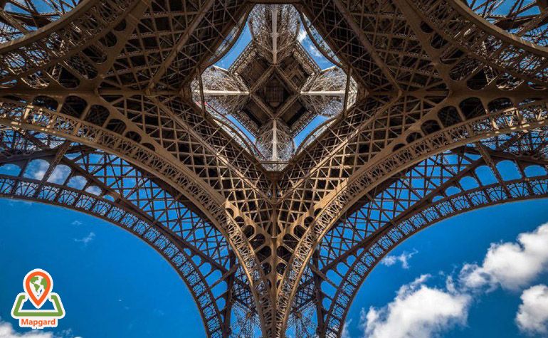 پایه‌های برج ایفل (Eiffel Tower)