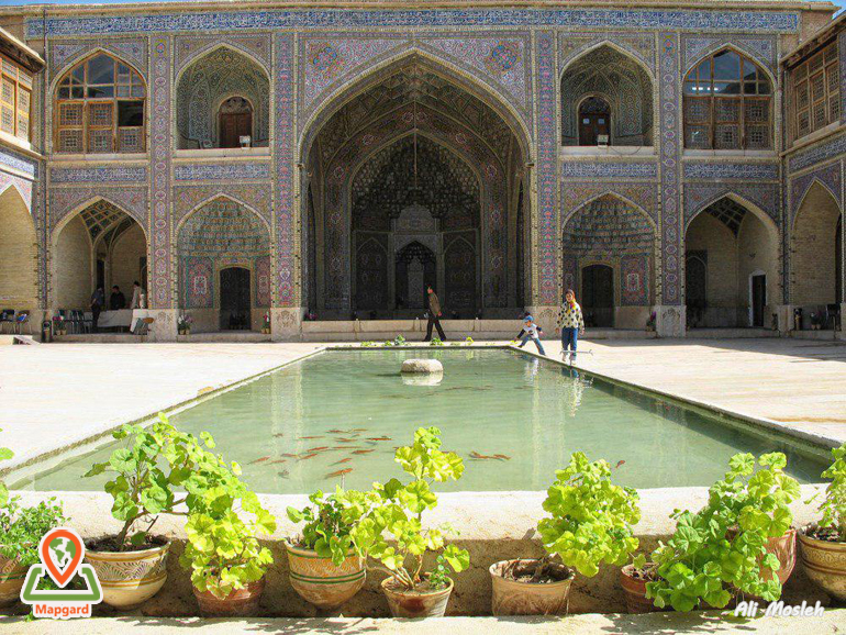 ایوان شمالی مسجد نصیر الملک