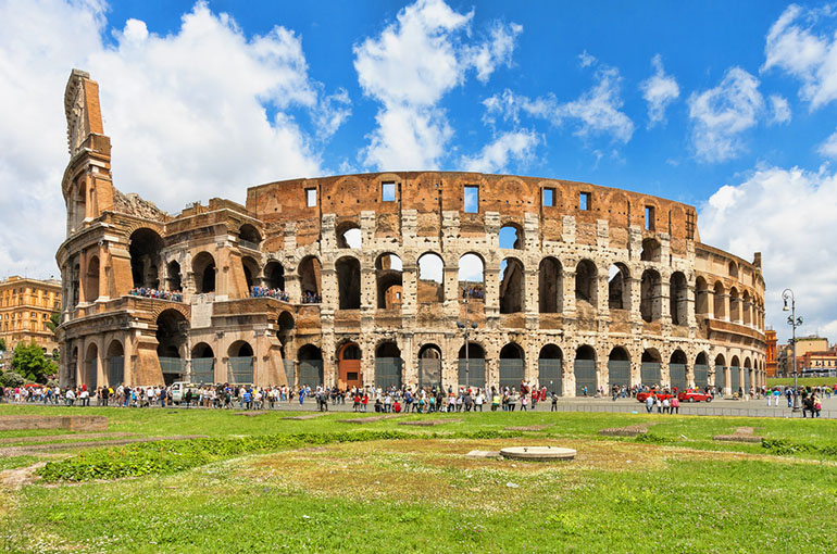 1) کولوسئوم (Colosseum)