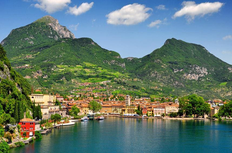 8) دریاچه گاردا (Lake Garda)