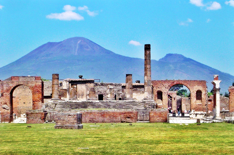 3) شهر پمپی (Pompeii)