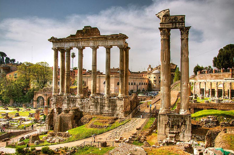 10) محل اجتماع رومی ها یا فروم رمی ها (Roman Forum)