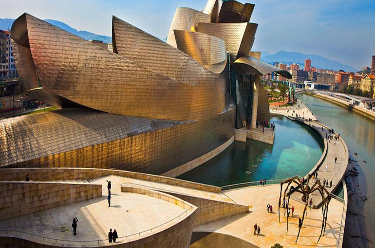 6) موزه گوگنهایم، بیلبائو (Guggenheim Museum, Bilbao)