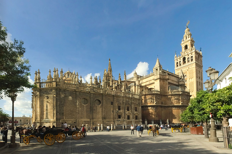 7) کلیسای جامع سویل و آلکازار (Seville Cathedral and Alcazar)