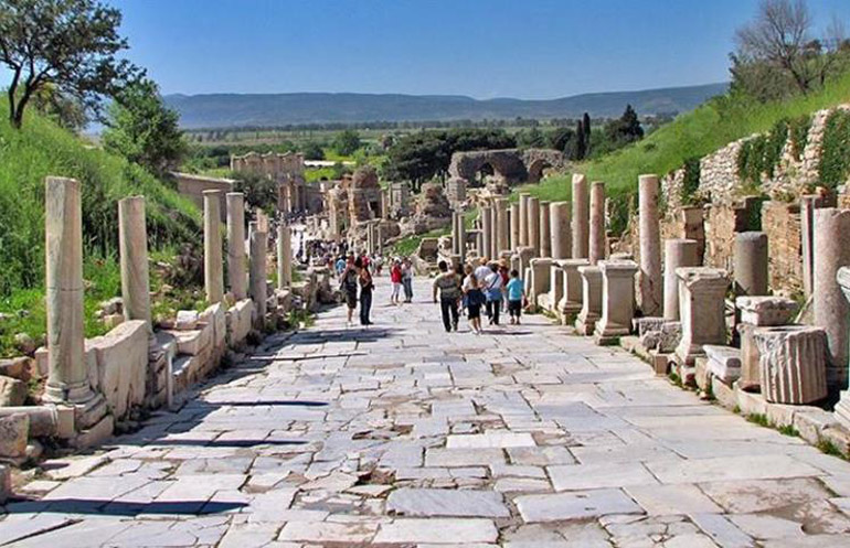 خیابان کورتیس (Street of the Curetes)