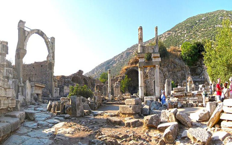 معبد دومیتیان (Temple of Domitian)