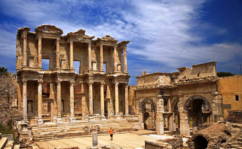 کتابخانه سیلسوس (Library of Celsus)