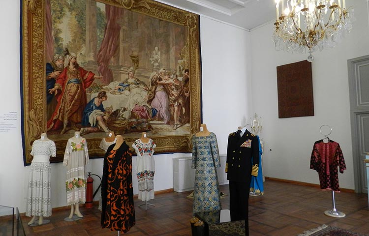 موزه لباس و پارچه کاخ نیاوران