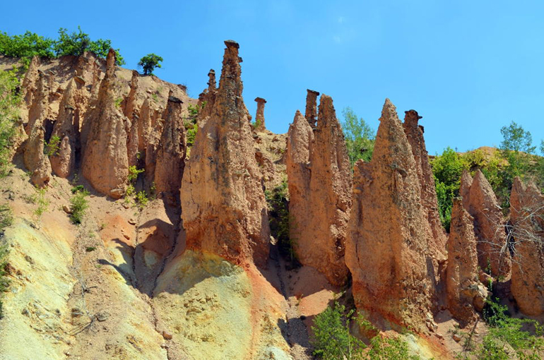 2) شهر شیطان (Devil’s Town)