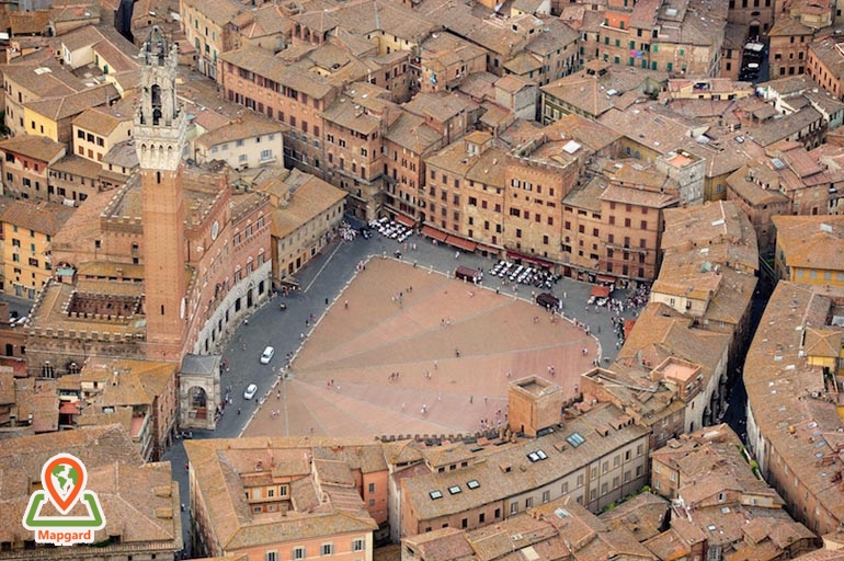 میدان دِل کامپو (Piazza del Campo) توسکانی