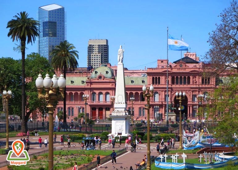 میدان پلازا دی مایو (Plaza de Mayo) یا میدان بزرگ بوینس ایرس (Boenus Aires)