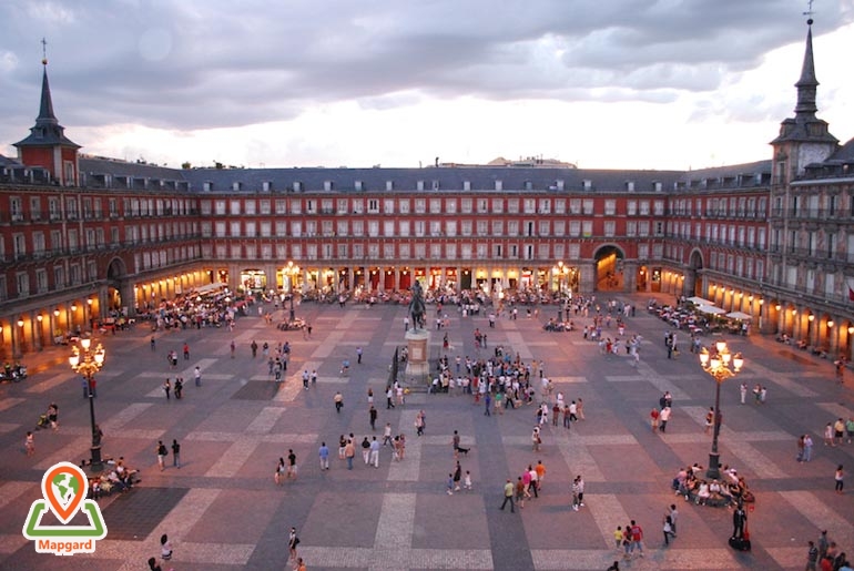 میدان پلازا مایور یا میدان بزرگ مادرید (Plaza Mayor)