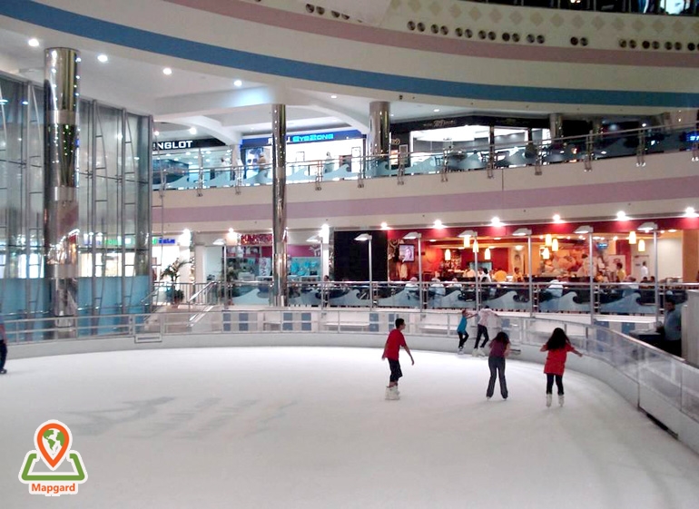 پیست اسکی مارینا مال (Snoworld Marina Mall)