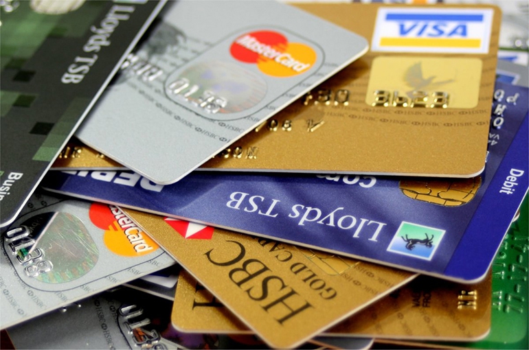 مزایا و محدودیت های کارت های اعتباری ارزی بین المللی (ویزا و مستر کارت)