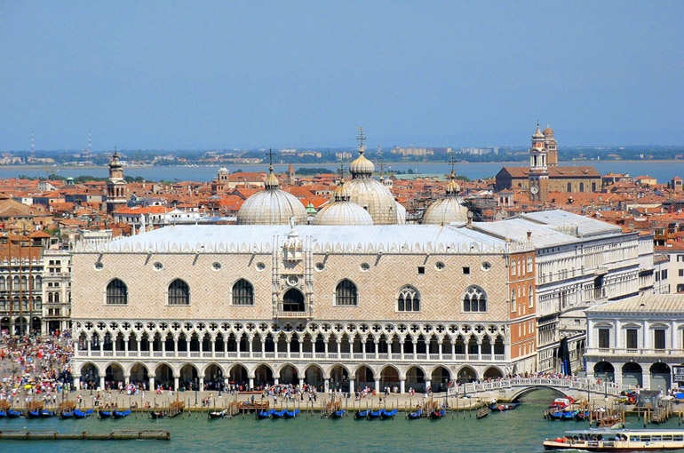 راهنمای بازدید از کاخ دوج ونیز (Doge's Palace) | زیباترین کاخ اروپا