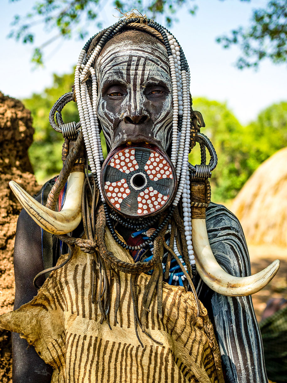 زنی از قبیله مورسی (Mursi Tribe)