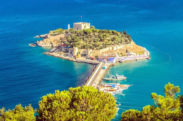 جزیره کبوتر یا گورچین آدا (Pigeon Island, G&uuml;vercin Ada)