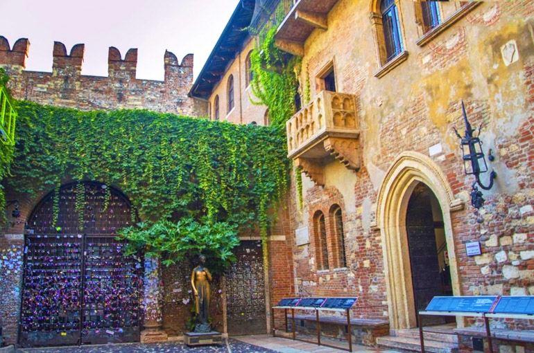 خانه ژولیت (Juliet&rsquo;s House) | معروف ترین بالکن جهان